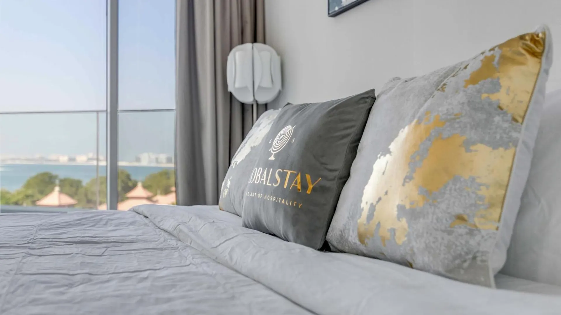 דובאי Luxury Azizi Mina Beachfront Apartments 0*,