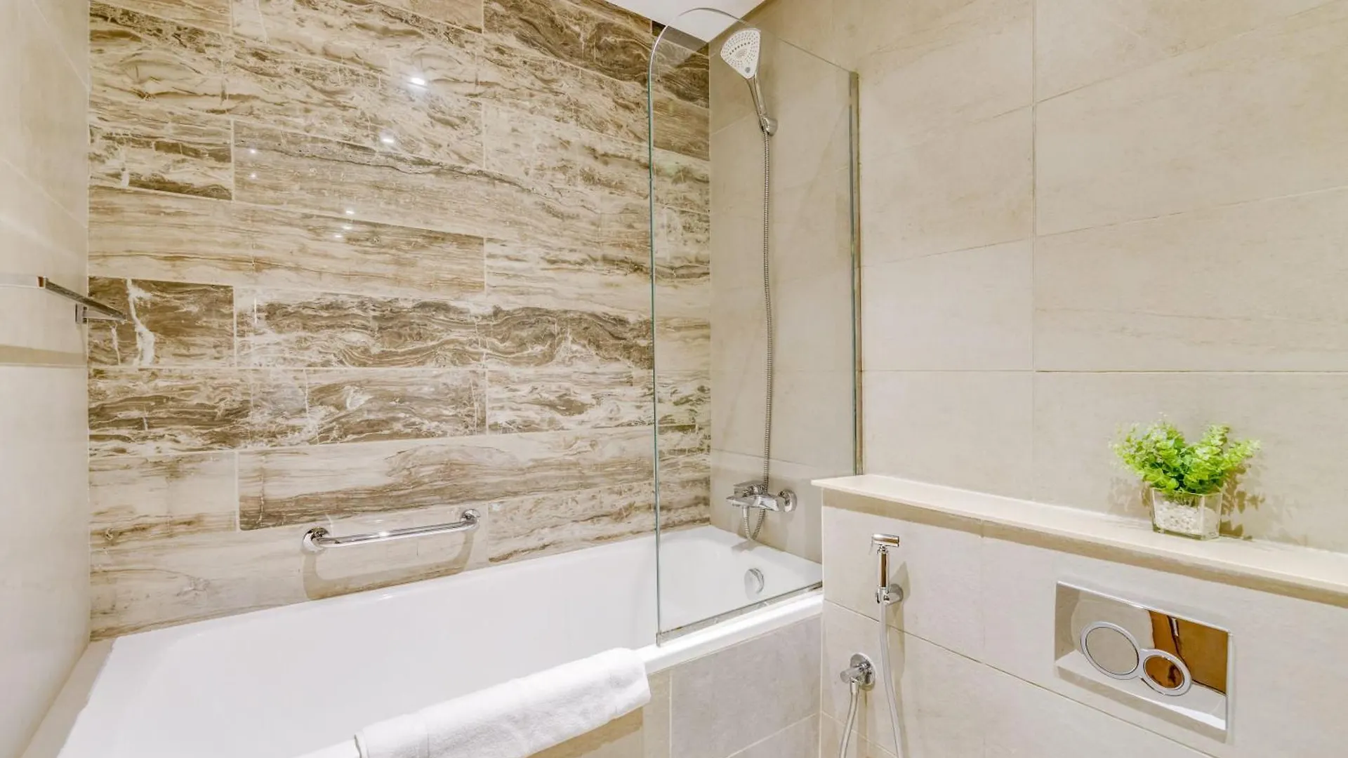 דובאי Luxury Azizi Mina Beachfront Apartments