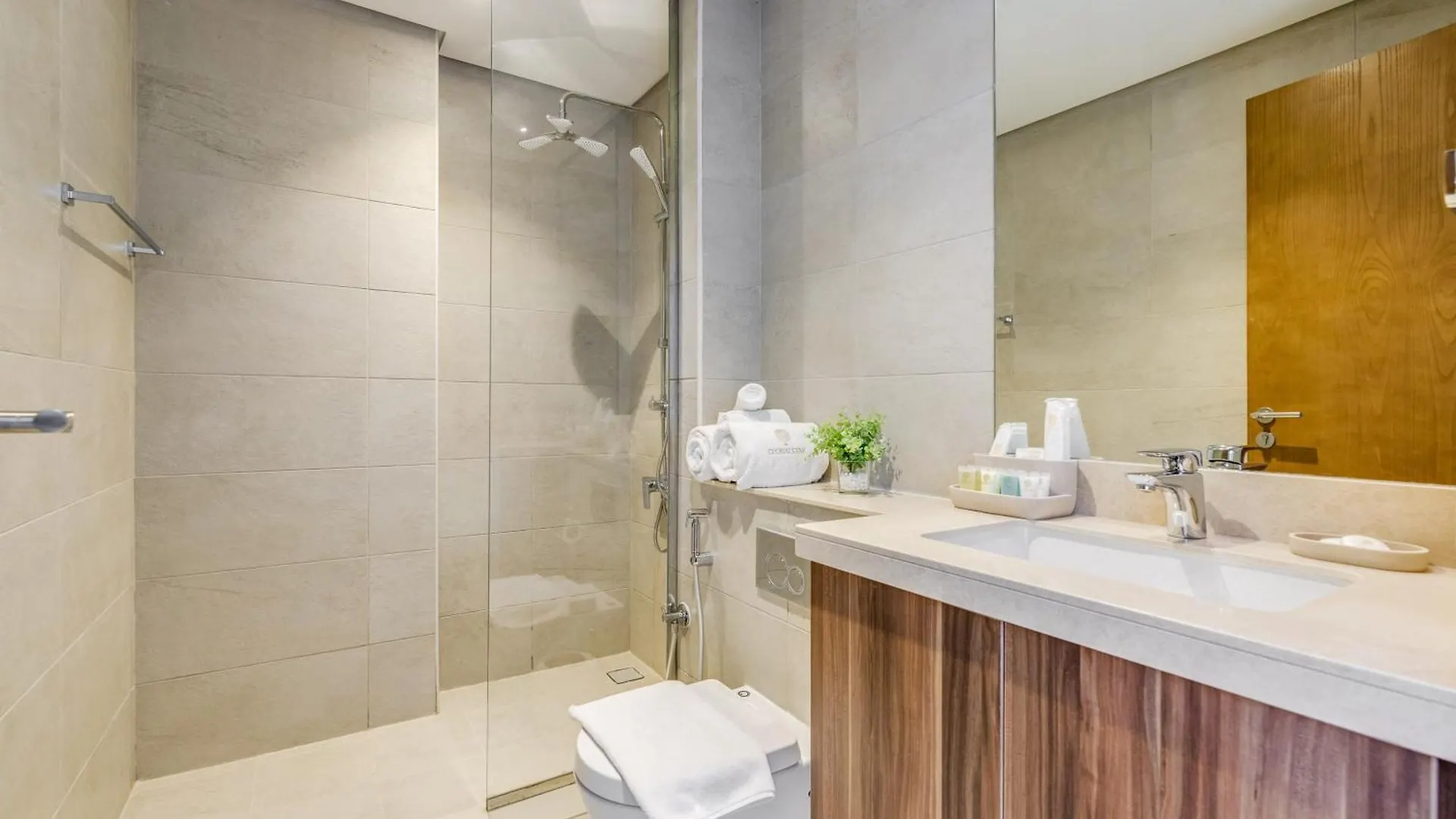 דובאי Luxury Azizi Mina Beachfront Apartments 0*,