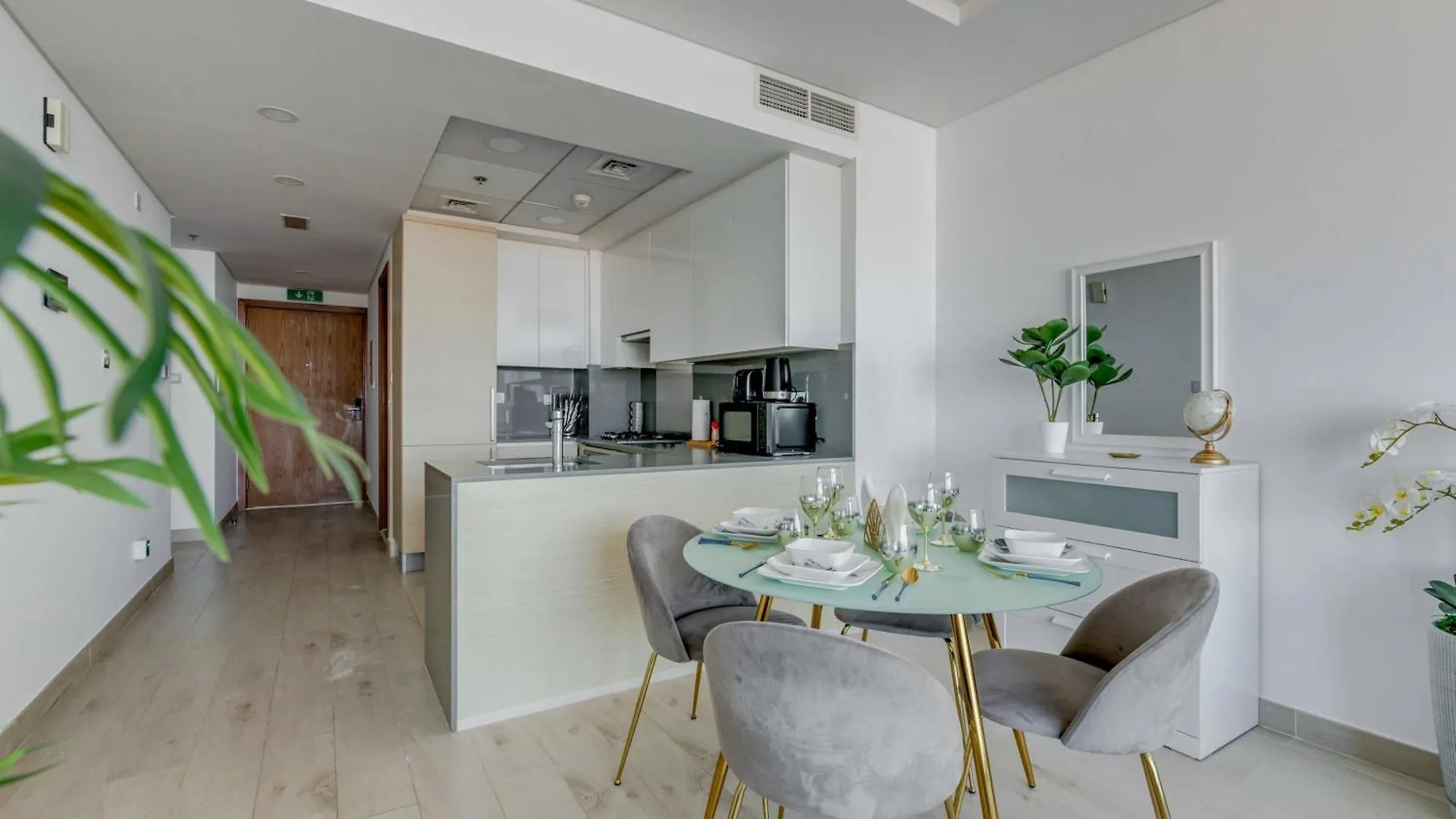 Luxury Azizi Mina Beachfront Apartments Dubai