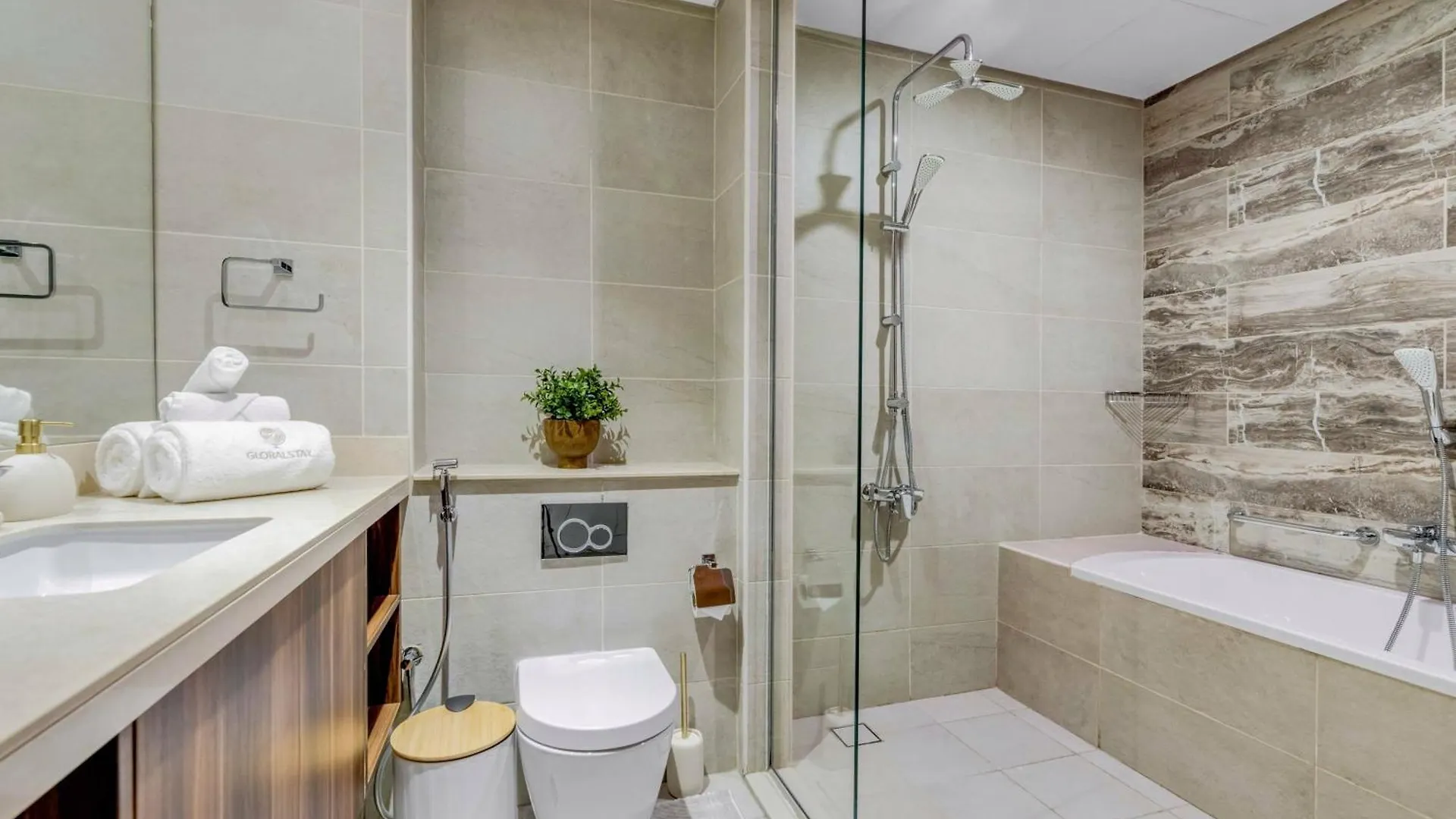 Luxury Azizi Mina Beachfront Apartments Dubai