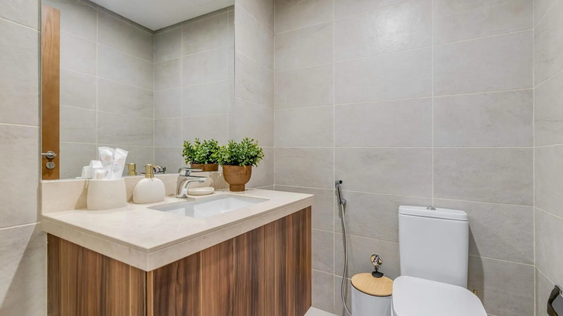 Luxury Azizi Mina Beachfront Apartments Dubai