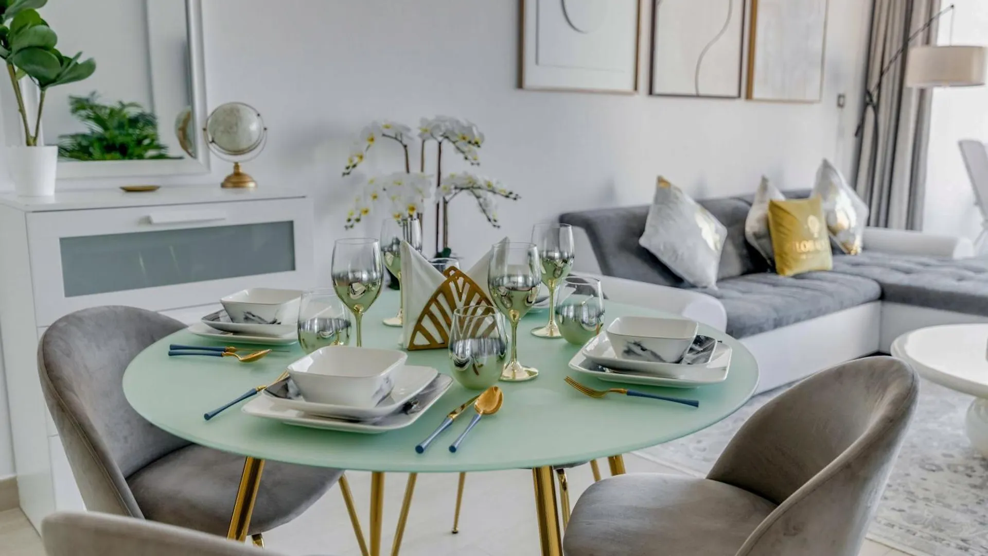 Luxury Azizi Mina Beachfront Apartments Dubai