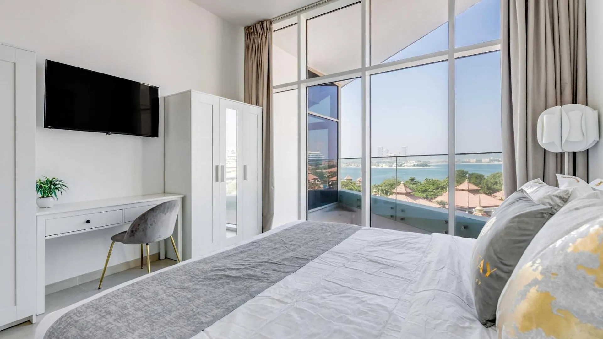 Luxury Azizi Mina Beachfront Apartments 두바이 아랍에미리트